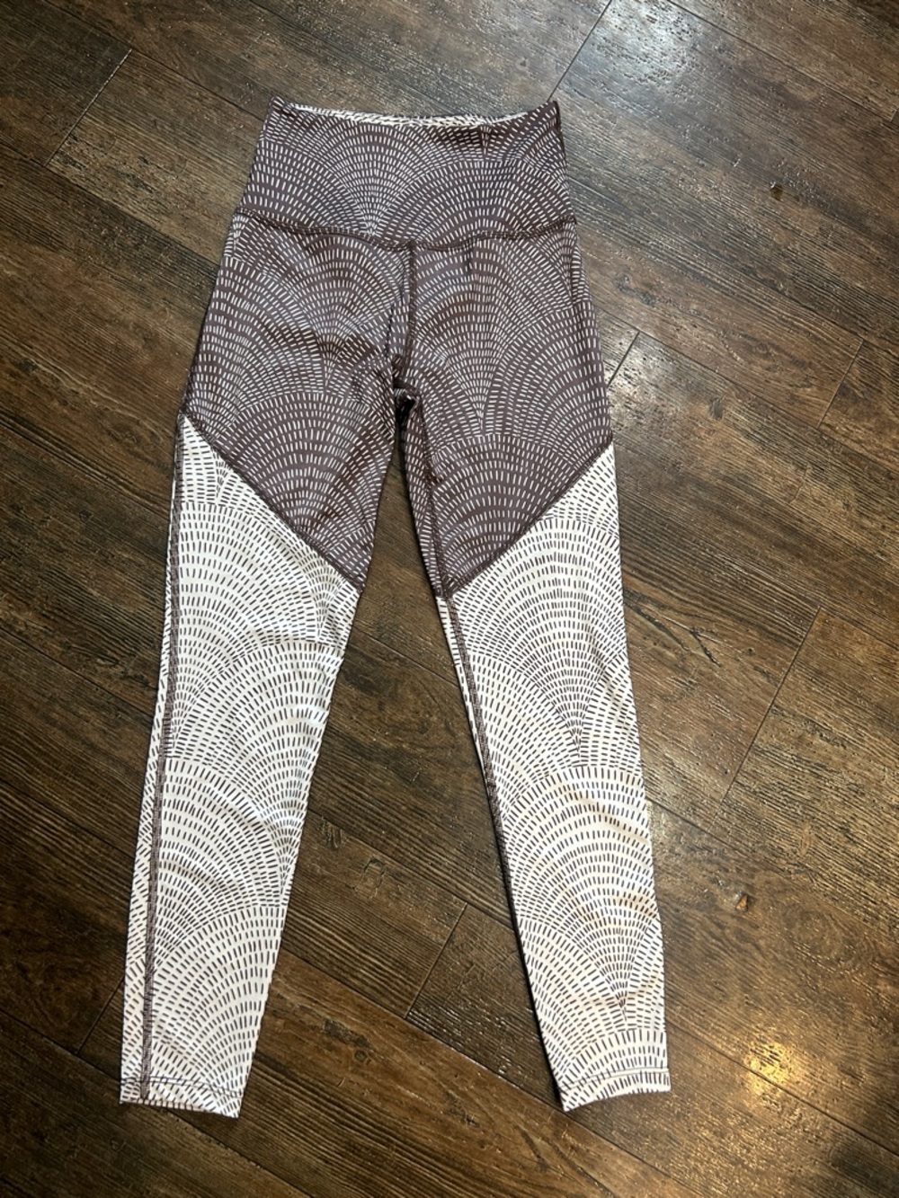 Beyond Yoga Two-Tone Brown & White Sculpting Leggings